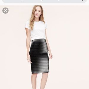 Super cute Ann Taylor Loft  pencil skirt:.